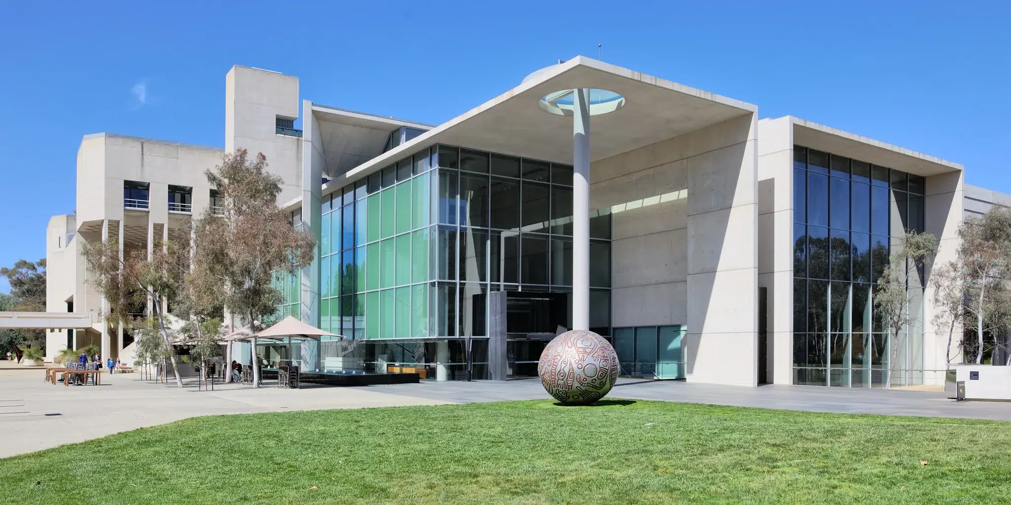 National_Gallery_from_SW,_Canberra_Australia